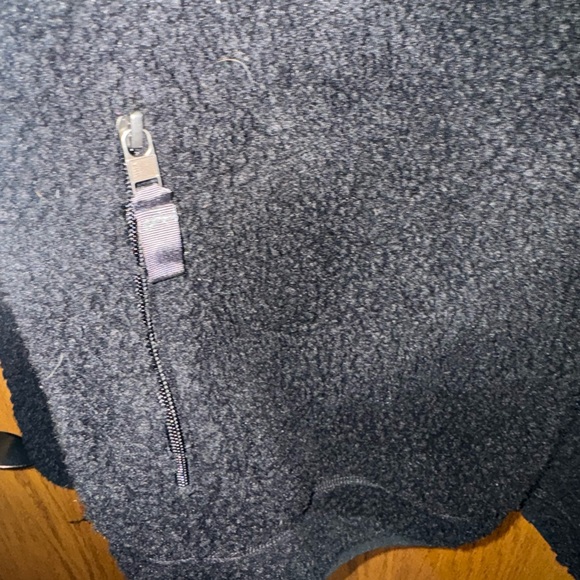 Patagonia Women’s Black Fleece Jacket - Picture 6 of 6